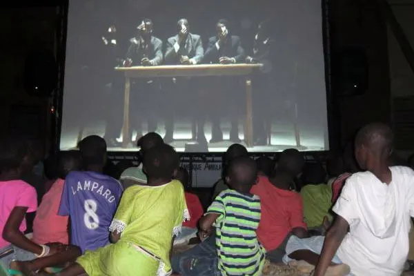 Enfants Au Cinema