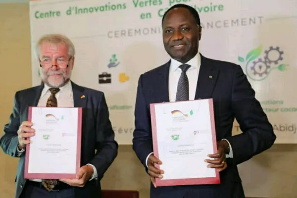 Sangafowa Coulibaly Et Michael Dreyer CIV A Crop