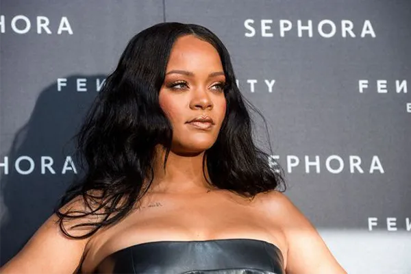 Rihanna 600