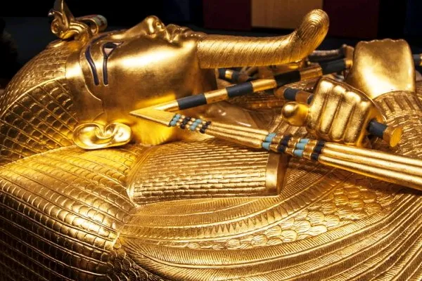 Un Sarcophage égyptien Vieux De 3 000 Ans Va être Ouvert Pour La Première Fois En Direct à La Télévision Crop