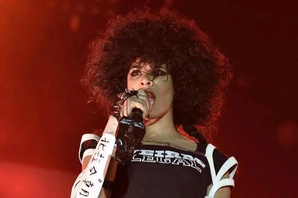 Samaha Sam De Shaka Ponk Victime De Racisme Elle Pousse Un Violent Coup De Gueule Crop