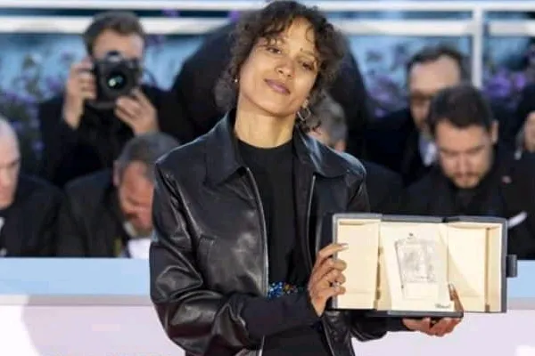 8fe971e441ead3d8a19fb9876f98a70c 758x426 Crop