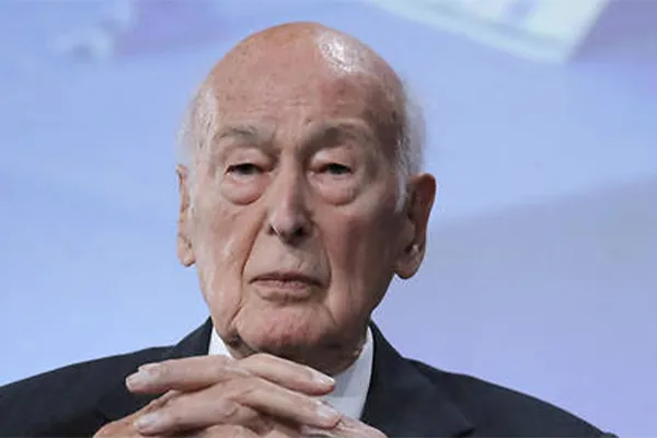 Val&eacute;ry Giscard DEstaing Accus&eacute; D&rsquo;agression Sexuelle