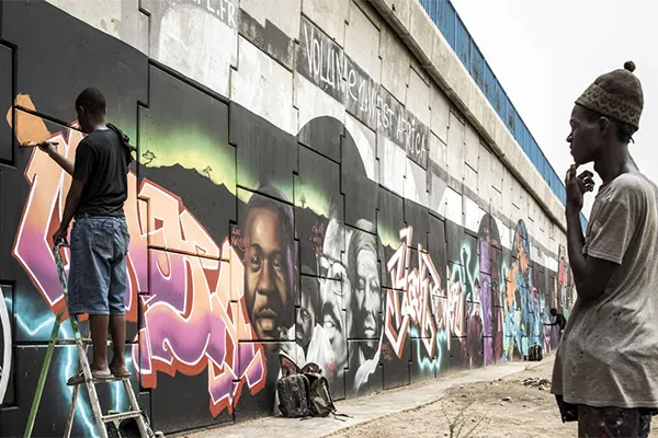 Des Grapheurs Sénégalais Font Des Graffitis De Black Power Sur Le Béton De Dakar 2