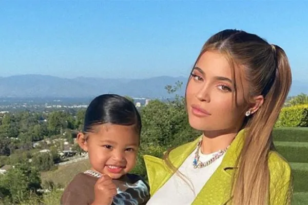 Stormi La Fille De Kylie Jenner En Couverture Du Magazine Vogue Avec Sa Mère