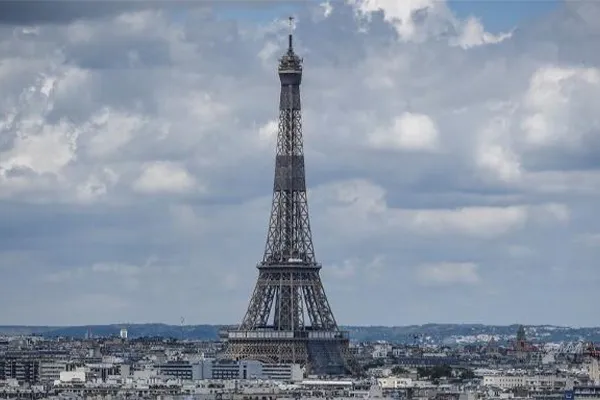 La Tour Eiffel Rouvre Ses Portes