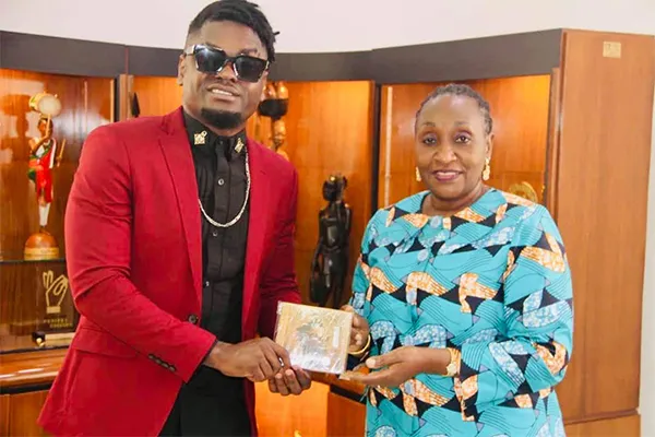 Bebi Philipp Et Mme La Ministre 3