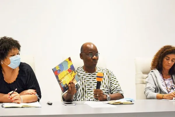64 Ans D&rsquo;arts Visuels En C&ocirc;te D&rsquo;Ivoire