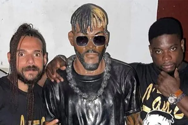 Statue Hommage &agrave; Arafat 11